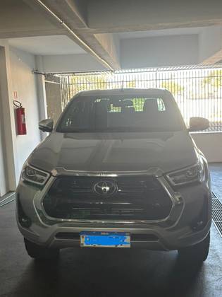TOYOTA HILUX 2.8 D-4D TURBO DIESEL CD SRX 4X4 AUTOMÁTICO TOYOTA HILUX 2.8 D-4D TURBO DIESEL CD SRX 4X4 AUTOMÁTICO